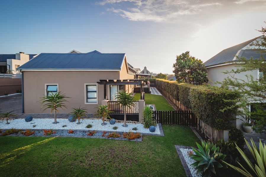 4 Bedroom Property for Sale in Kraaibosch Manor Western Cape